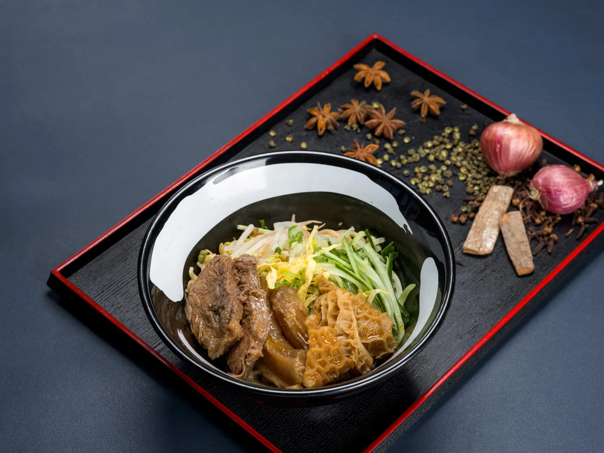 牛三寶乾拌麵(牛肉+牛筋+牛肚)